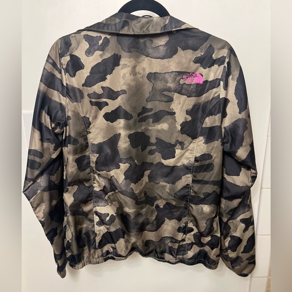 The North Face Army Green Hooded Windbreaker Outdoor Jacket Size S - Picture 2 of 5